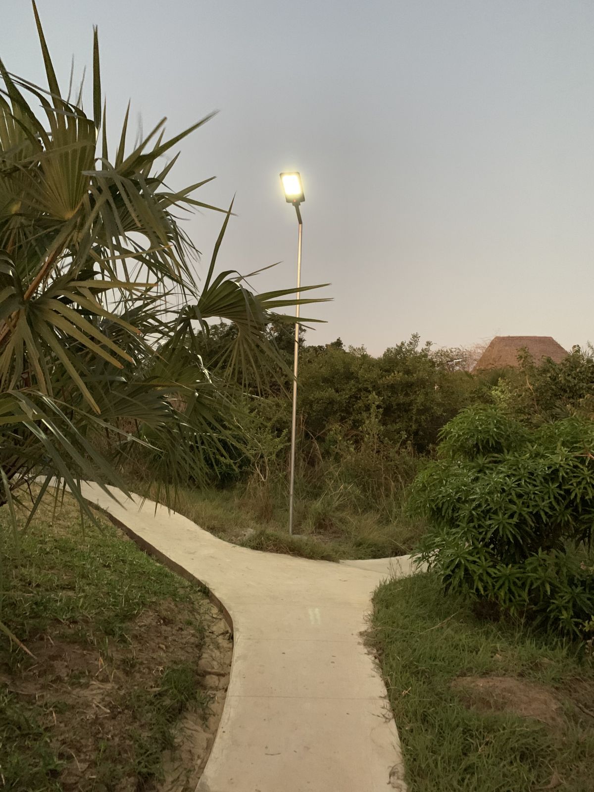 Recinto y caminos - Image 1