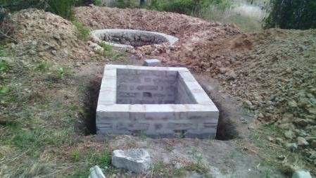 Construção das duas fossas sépticas.