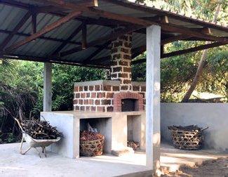 O forno de pizza coberto