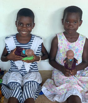 Roupas de boneca da aula de costura