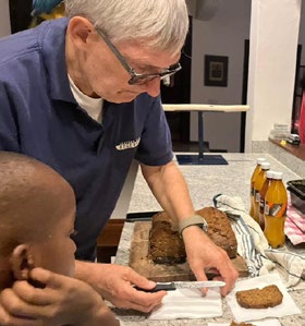 Pastel de zanahoria horneado por los niños