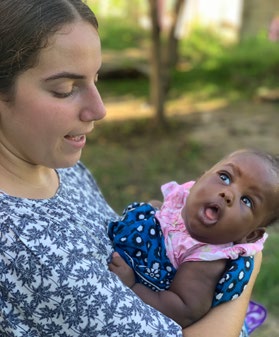 Nuestra voluntaria - Anna Bazan